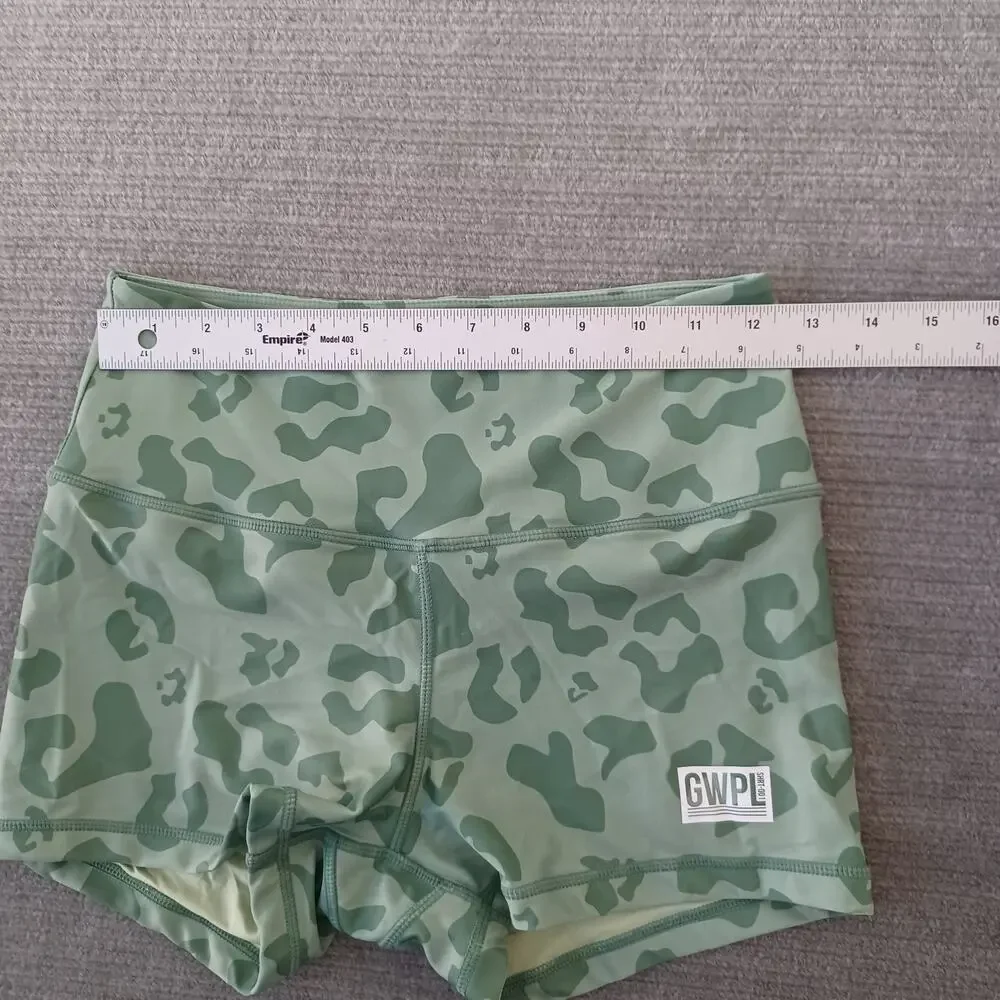 Girls Who Power Lift Shorts Womens M Green Camo 3
